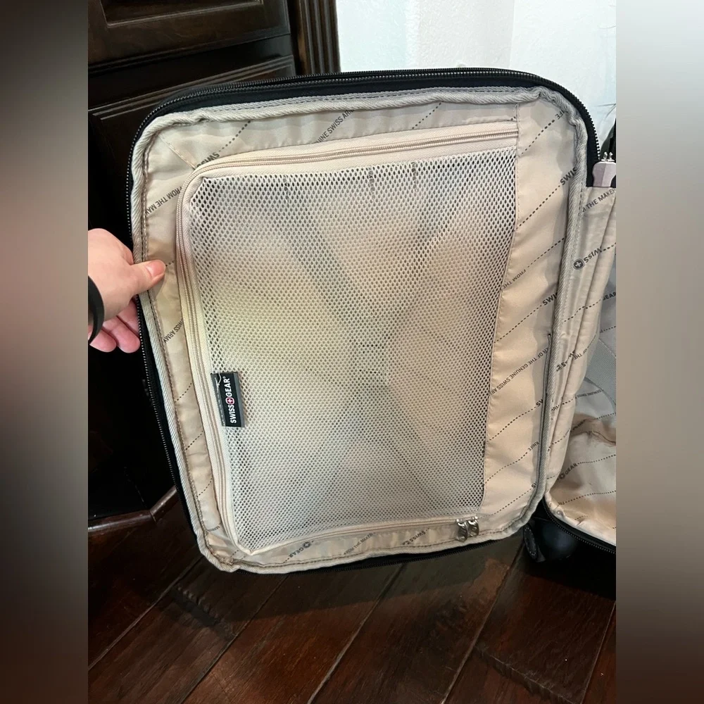 SwissGear Black Softside Carry-On Roller
